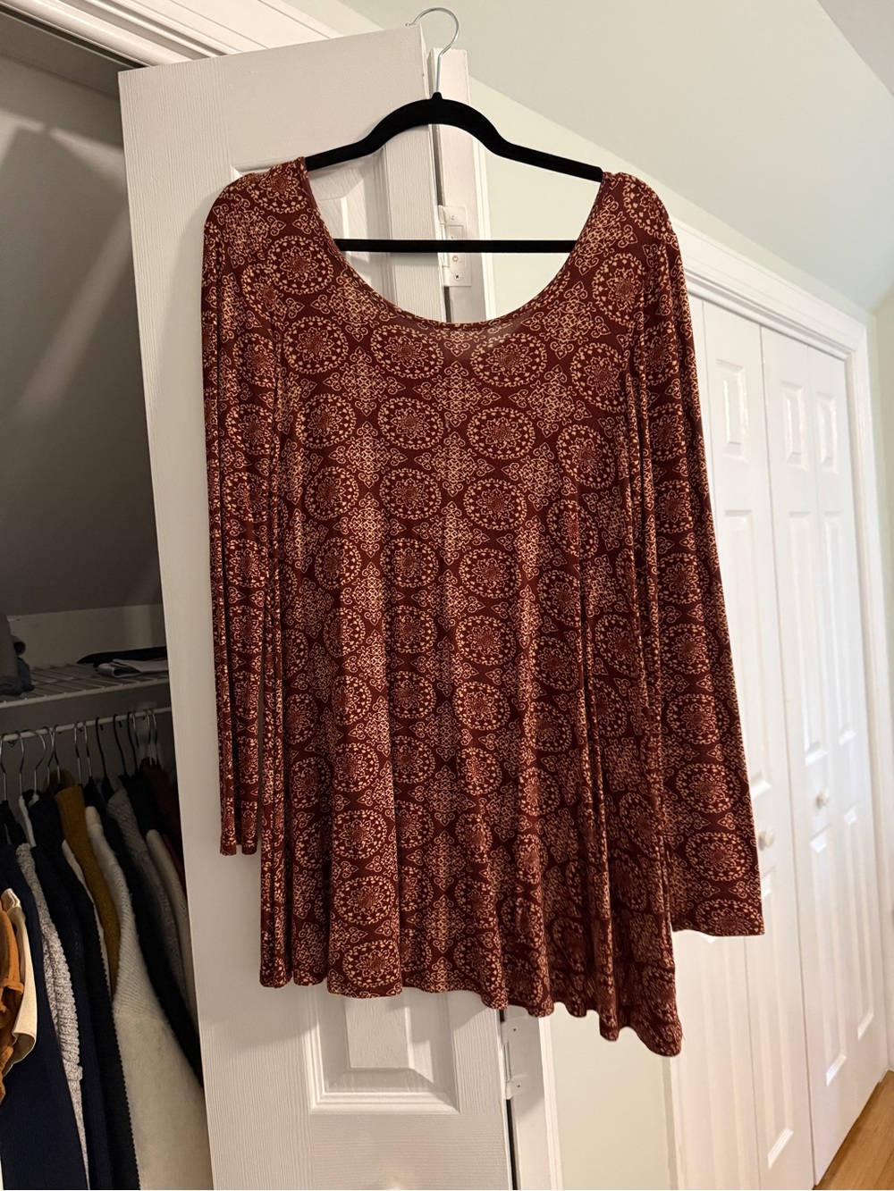 Women's Long-Sleeve Scoop Neck Dress - Rust Pattern